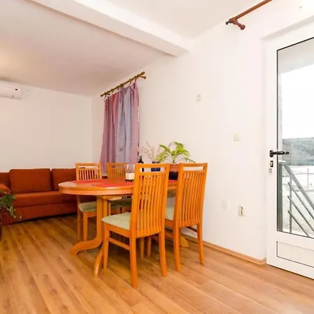 Zuronja-one-bedroom With Sea View 1 Putniković
