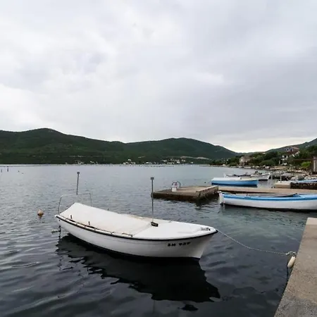 公寓 Zuronja-one-bedroom With Sea View 1 *